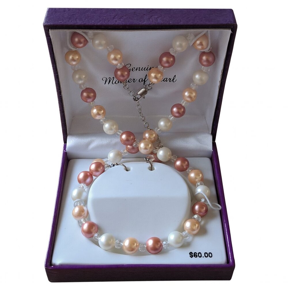 Genuine Mother of Pearl Necklace, Earrings‎ & Bracelet Set in Velvet Box
